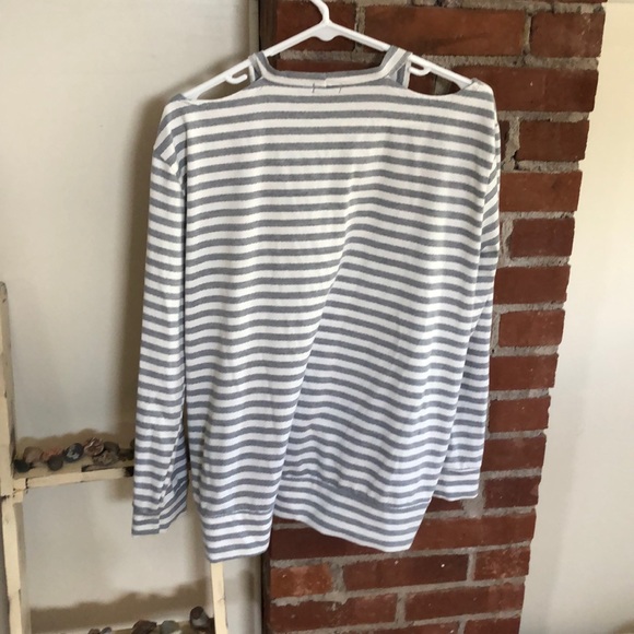 Amaryllis gray & white striped long sleeve top XL - Picture 5 of 13